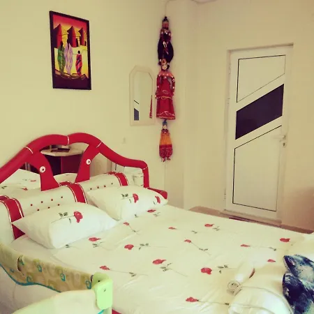 Casa de hóspedes синьо лято Pomorie