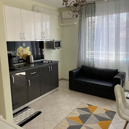 Casa de hóspedes синьо лято Pomorie