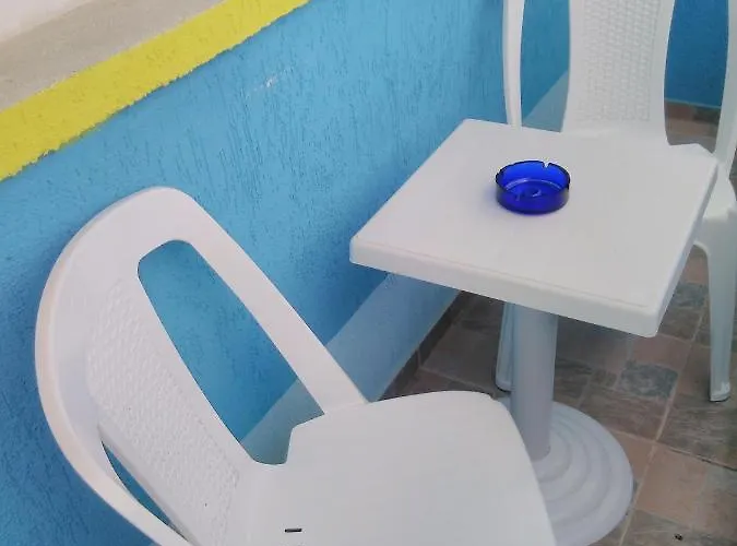 Pensión синьо лято