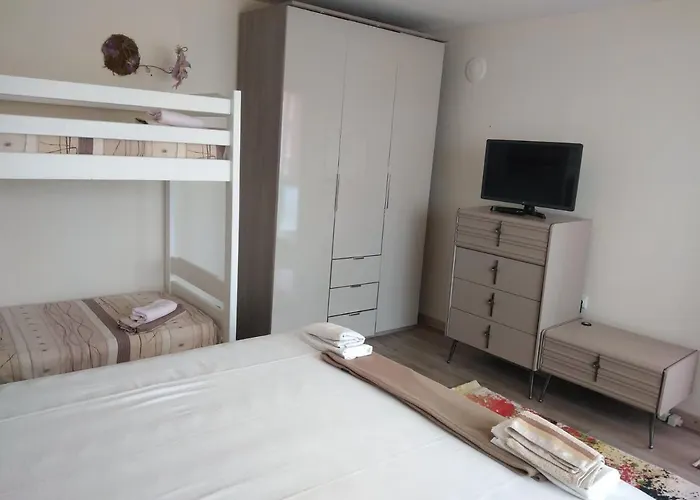 Pensión синьо лято