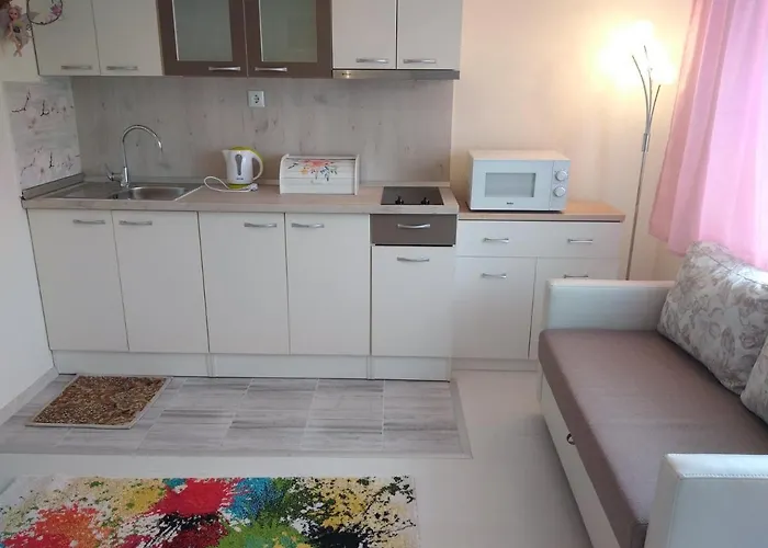 Pensión синьо лято 3*